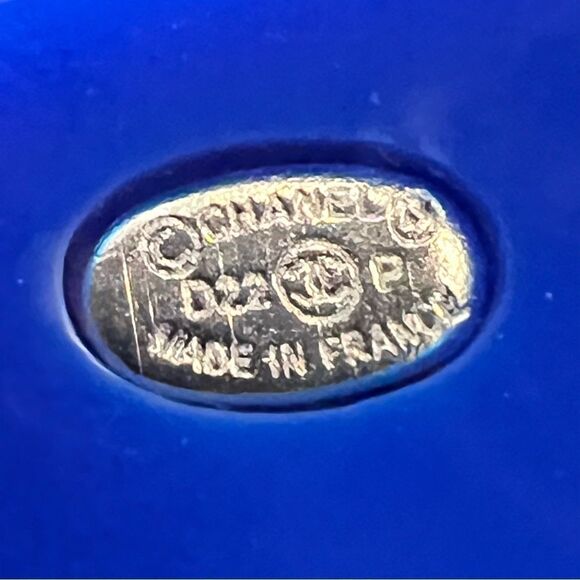 Chanel
Strass, Resin, Faux Pearl Guitar Brooch - Picture 5 of 8